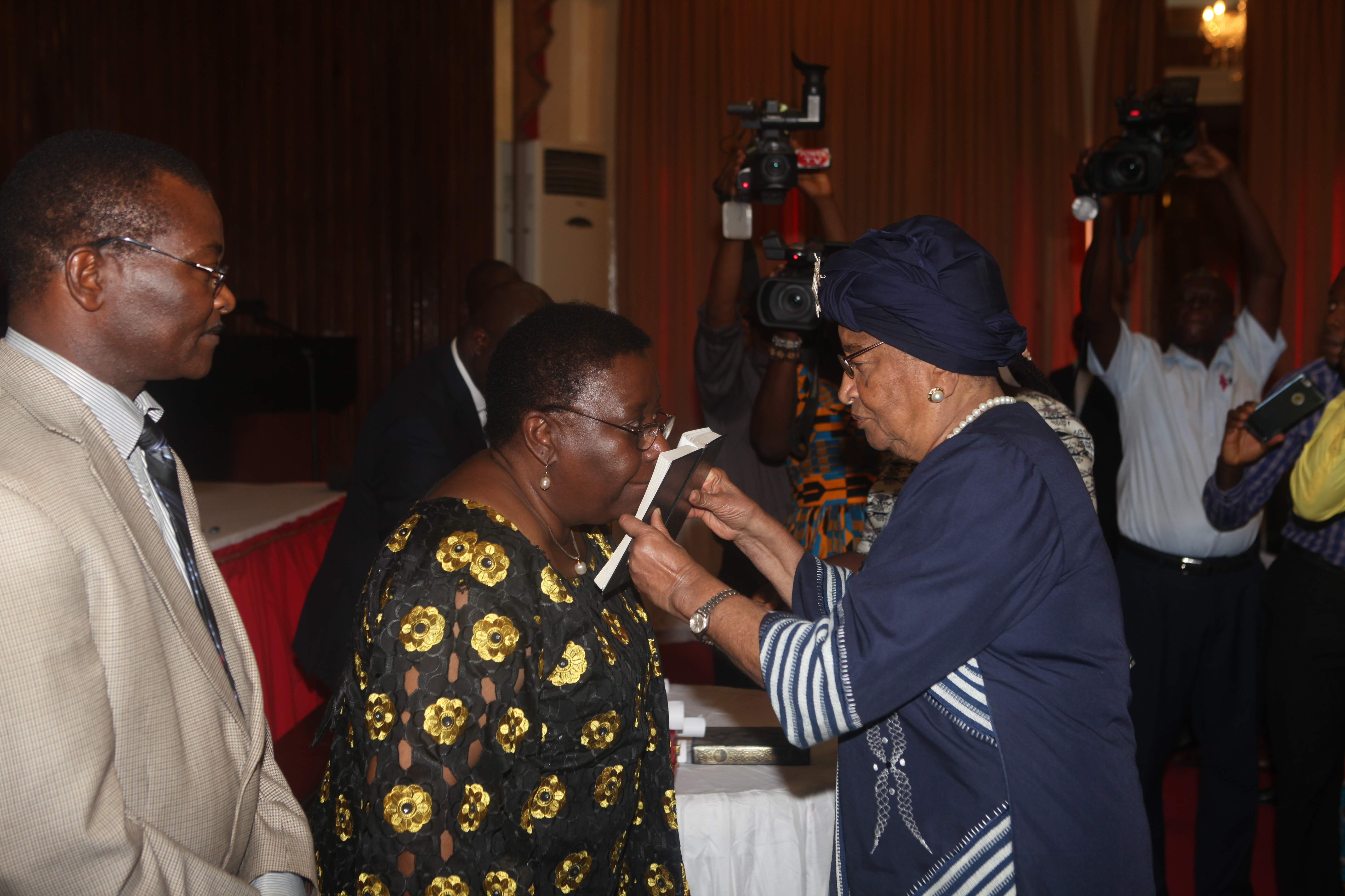  Ambassador Kamara kisses the Holy Bible