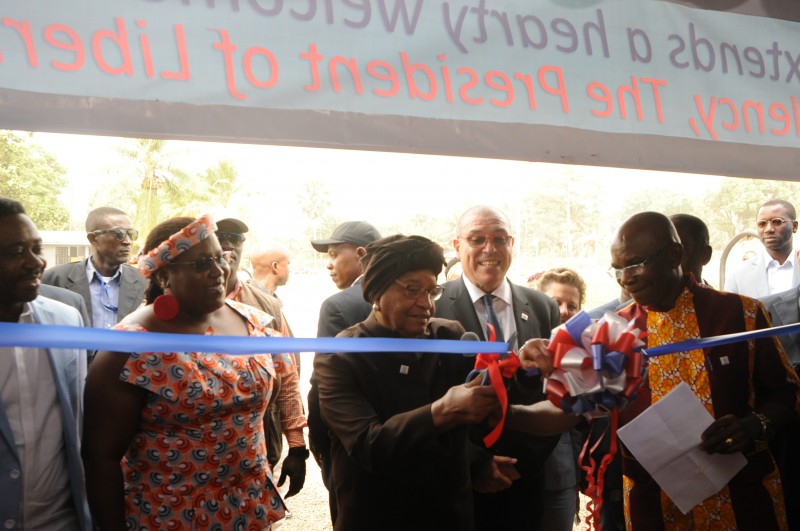President Sirleaf performs ribbon-cutting ceremony