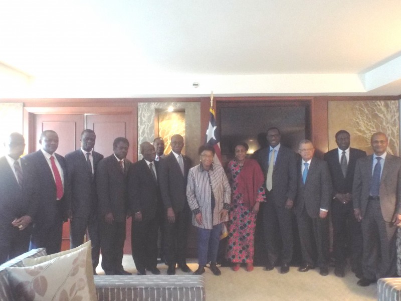 President Sirleaf Poses with ECOWAS Diplomats