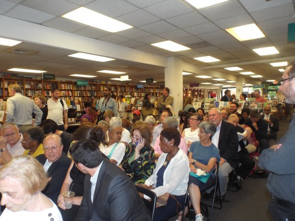 DA partiDA partial view of the large crowd that attended the book signing ceremonyal view of the large crowd that attended the book signing ceremony